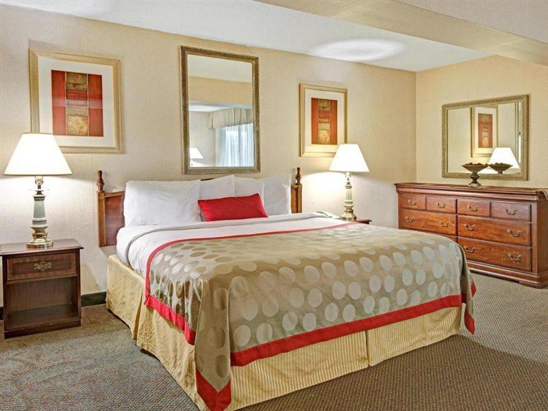 Ramada Overland Park Mission Dış mekan fotoğraf