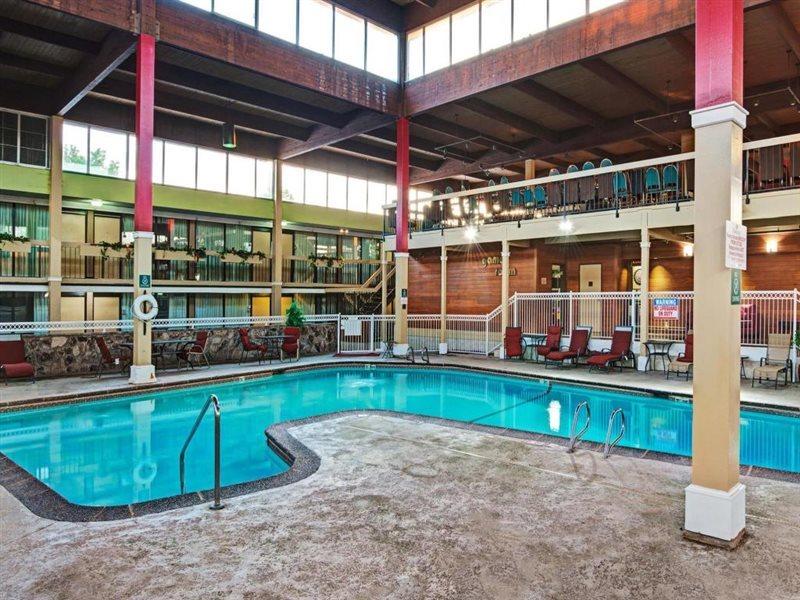 Ramada Overland Park Mission Dış mekan fotoğraf