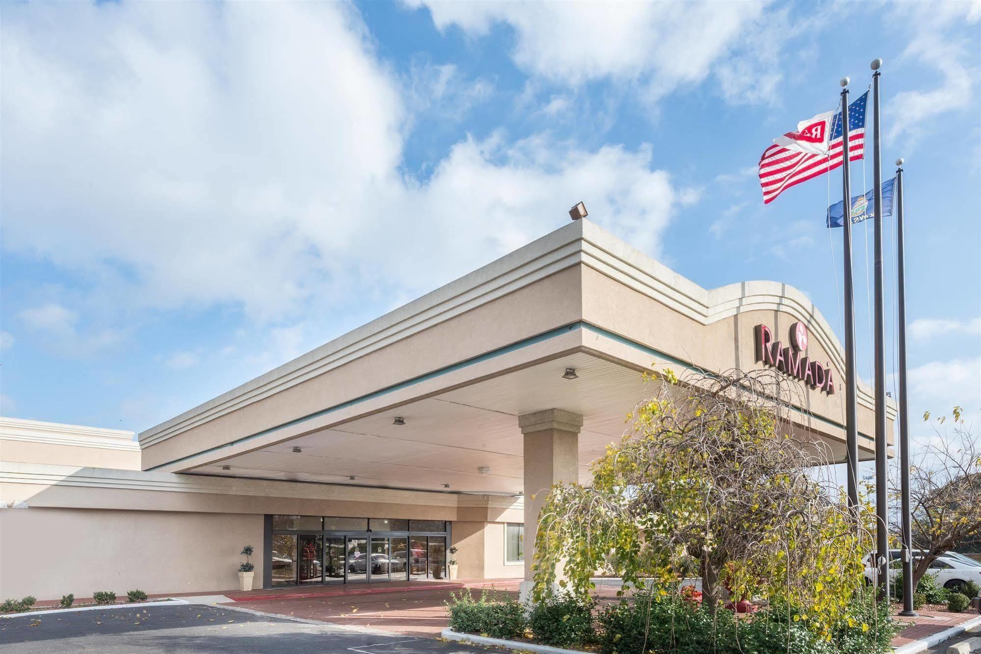 Ramada Overland Park Mission Dış mekan fotoğraf