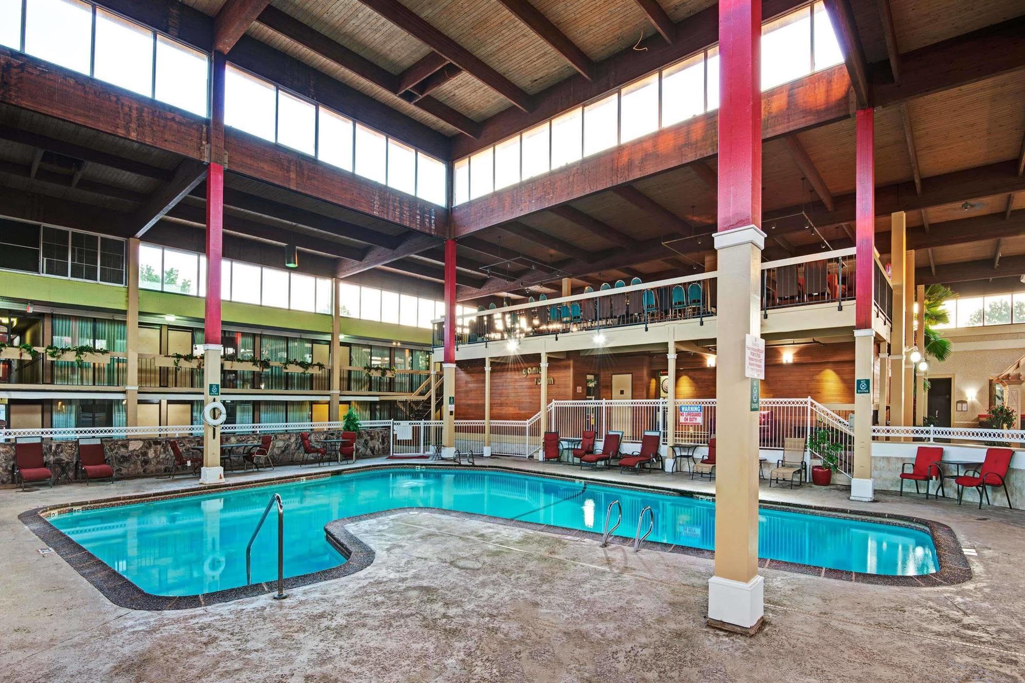 Ramada Overland Park Mission Dış mekan fotoğraf