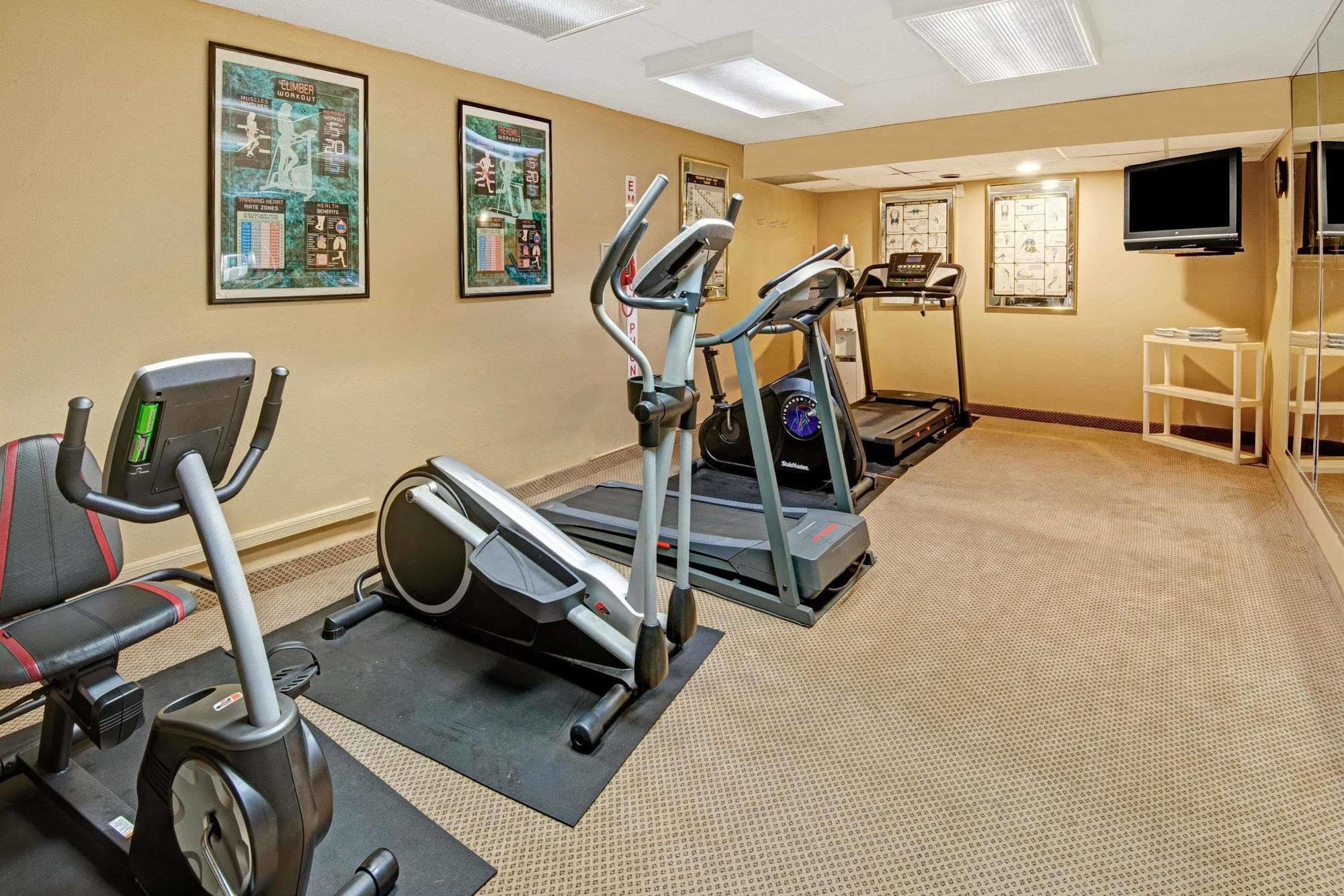 Ramada Overland Park Mission Dış mekan fotoğraf